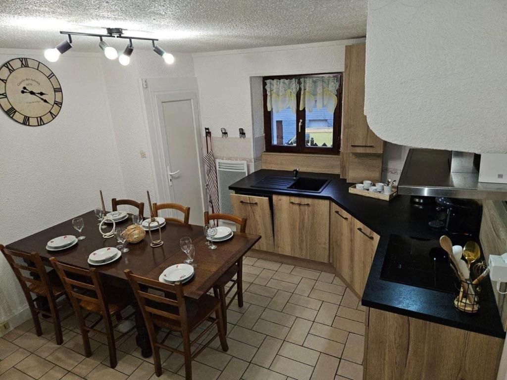 La Maisonnee Heureuse ลาแบรส ภายนอก รูปภาพ